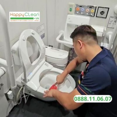 Học hỏi quy trình vệ sinh toilet từ chuyên gia Nhật - HappyClean